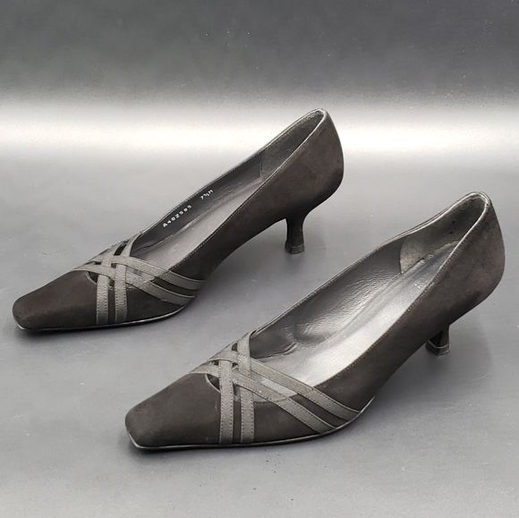 Stuart Weitzman Black Suede w Crisscross Ribbon Detail Kitten Heels 7.5 - Picture 4 of 9